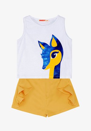 Top senza maniche bianco con una grafica di un cervo blu e giallo; abbinato a pantaloni corti gialli con dettagli arricciati sui lati. Materiale in cotone.