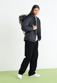 The North Face BASE CAMP FUSE BOX - Ruksak - forest olive/black