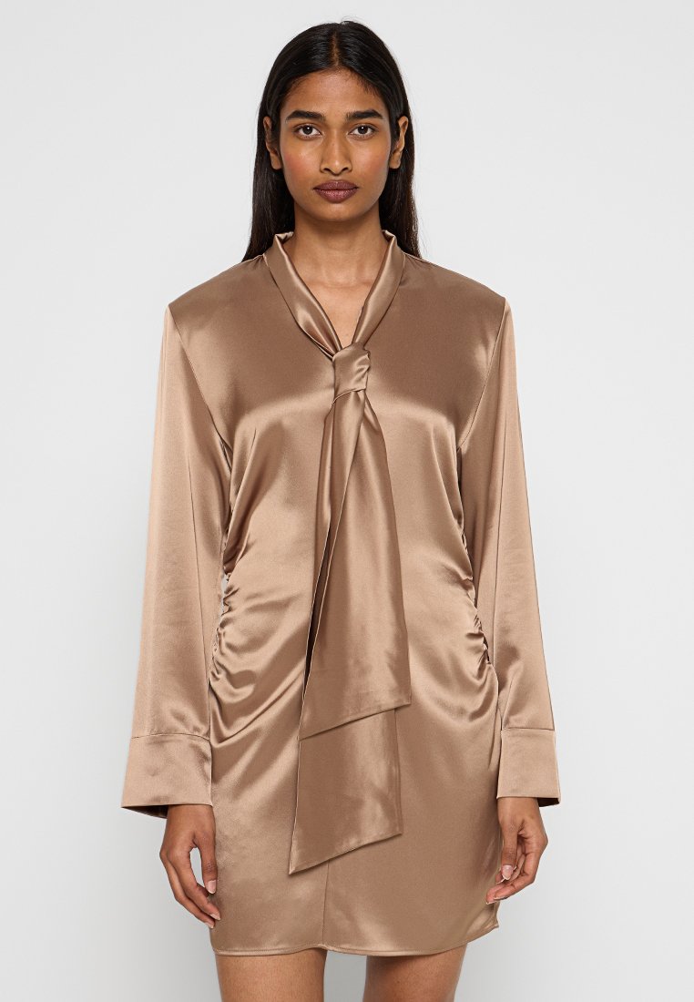 & Other Stories Jurk beige & Other Stories Jurk beige