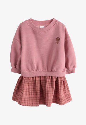 Różowa sukienka dla malucha z długimi bufkami na rękawach, prążkowanymi mankietami i dekoltem, małym haftowanym kwiatkiem oraz dołączoną spódnicą w kratę.