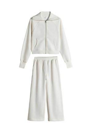 White two-piece outfit with long-sleeve zip-up jacket and wide-leg elastic waist pants, displayed on a white background.