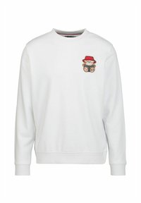 Weißes Sweatshirt mit einem Teddy-Bären-Patch, der einen roten Hut trägt und ein Buch hält. Hergestellt aus weichem Material mit gerippten Bündchen und Saum.