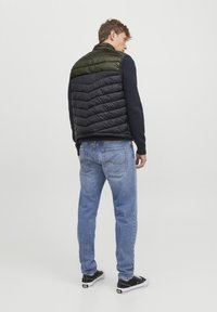 Jack & Jones HERO BODYWARMER COLLAR - Chaleco - rosin