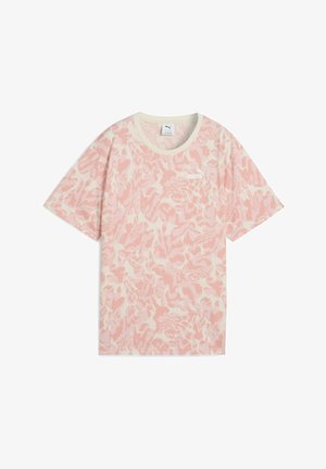 Ružičasta majica s kamuflažnim uzorkom, okruglog izreza, kratkih rukava i malim bijelim logotipom "PUMA" na prsima. Mekana pamučna tkanina.