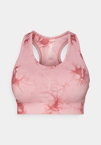 Rosa idretts-BH med tie-dye mønster. Har en racerback-utforming, elastisk band nederst og glatt tekstur.