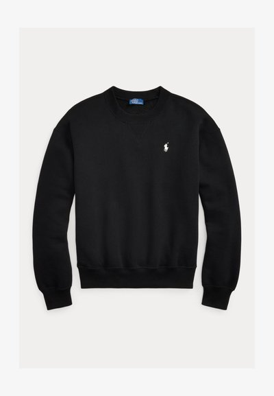 Svart crewneck-genser med lange ermer og ribbestrikkede mansjetter, med en liten hvit Polo Ralph Lauren-logo på venstre bryst.