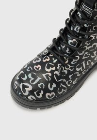 Friboo Botas con cordones - black