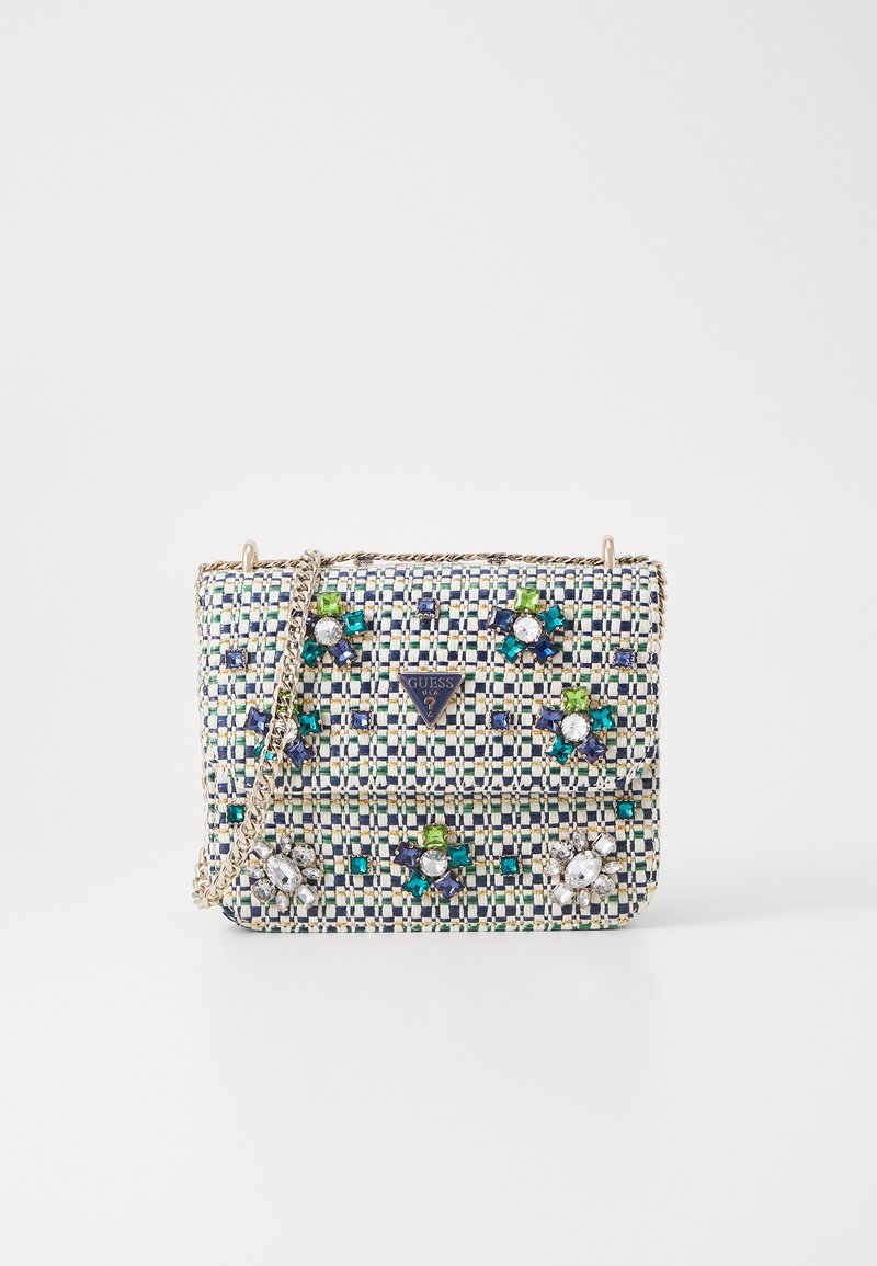 Borsa a tracolla tessuta in blu, verde e crema con decorazioni in gemme multicolori e una tracolla in oro. Logo a triangolo sul davanti.