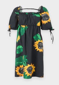 Μαύρο midi φόρεμα με πλούσια φουσκωτά μανίκια και έντονο σχέδιο με μεγάλα ηλιοτρόπια και πράσινα φύλλα, με τετράγωνο ντεκολτέ και σφηκοφωλιά στη μέση.