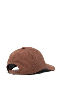 Cappello in velluto a coste marrone con visiera curva, caratterizzato da una superficie testurizzata, cinturino regolabile e fori di ventilazione sulla parte posteriore.