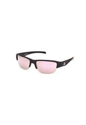 Occhiali da sole sportivi neri semi-cerchiati con lenti riflettenti rosa e logo Adidas rosa sulla stanghetta, mostrati su sfondo bianco.