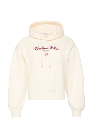 Roomkleurige cropped hoodie gemaakt van zacht materiaal, met een capuchon met trekkoord en een rood geborduurd logo met "Calvin Klein" en "New York".