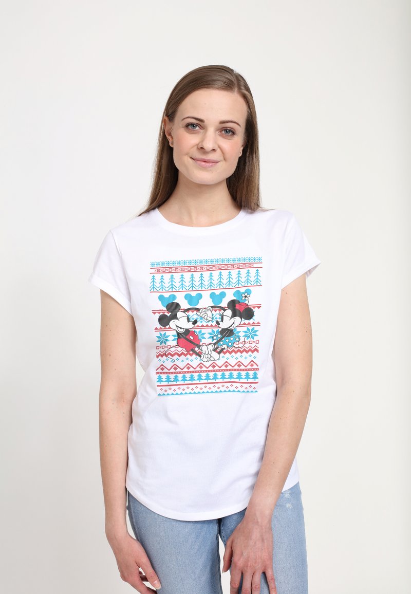 Biała bawełniana koszulka z kolorowym graficznym wzorem Myszki Mickey i Myszki Minnie, z geometrycznymi wzorami oraz akcentami w kolorze czerwonym i niebieskim.