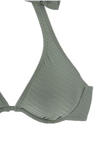 Zielony bikini top w wzory, o trójkątnym kształcie, z teksturowanej tkaniny i cienkimi ramiączkami. Posiada marszczony szew na biuście dla dodatkowego efektu.