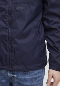 Blend BHOUTERWEAR - Cortaviento - dress blues