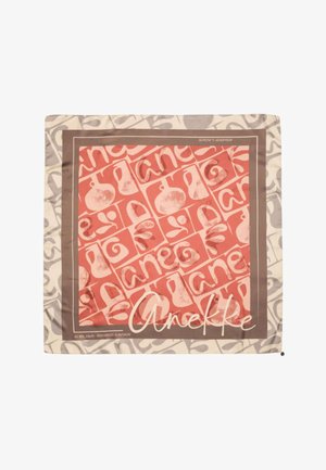 Foulard quadrato con bordi beige e marroni, con un motivo rosso di frutti stilizzati e la parola "Anekke" ripetuta in scrittura bianca.