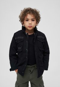 Unausgewählt, black