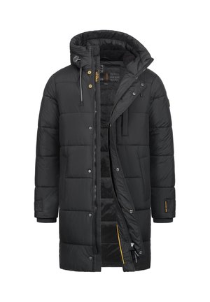 Giacca nera imbottita con cappuccio, dotata di chiusura a zip, bottoni a pressione e tasche. Interno foderato con una texture morbida. Accenti gialli visibili.