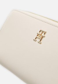 Tommy Hilfiger CHIC - Lommebok - classic beige