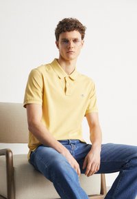 GANT - REG SHIELD - Polo majica - dusty yellow Minijatura 1