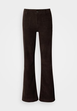 Braune Cord-Flared-Hose mit hoher Taille, vorderer Knopfverschluss und zwei Gesäßtaschen. Glatte Textur mit leicht glänzendem Finish.