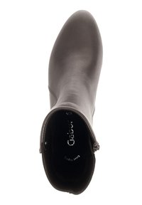 Bottine grise en cuir lisse, avec un bout arrondi et une fermeture éclair sur le côté pour un accès facile. Étiquette intérieure visible.