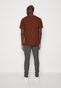 Nike Sportswear CLUB TEE - T-shirt básica - cacao  wow