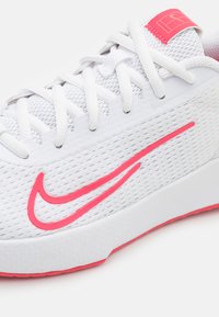 Nike Performance VAPOR LITE 2 - Tenisice za sve terene - white/aster pink/hot punch/crimson tint