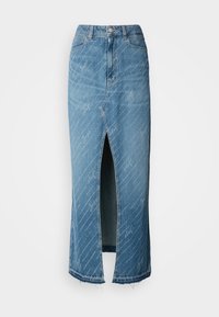 Kék farmer midi szoknya elöl hasítékkal, vintage hatású textúrával és fehér írásmintával. Klasszikus derékrésszel és rojtos szegéllyel rendelkezik.