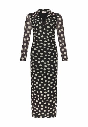 Czarna sukienka z długimi przezroczystymi rękawami, w biały wzór w kropki, z kołnierzykiem. Dopasowany krój z prostą sylwetką, do kolan.