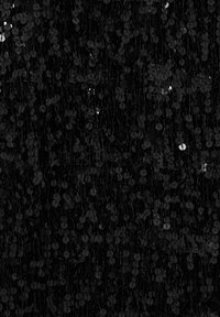 Tissu noir dense recouvert de petits sequins noirs brillants, créant une surface texturée et réfléchissante.