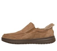 Bottines en suede marron à enfiler avec une douce doublure en fourrure, des panneaux latéraux élastiques et une semelle en caoutchouc texturée. Détails en cousu sur le dessus.