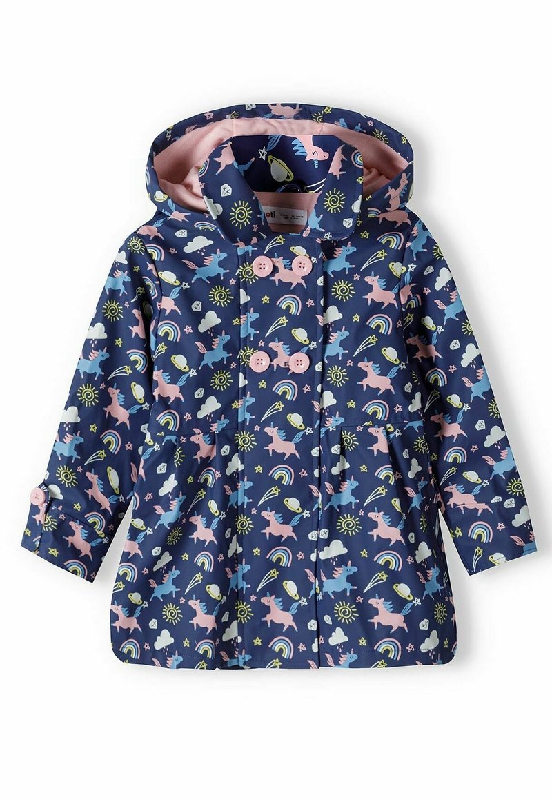 Imperméable marine avec doublure rose présentant un motif fantaisiste de licornes, arcs-en-ciel, nuages et soleil, terminé par des boutons décoratifs.