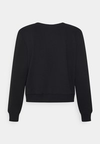 Černá mikina s dlouhými rukávy, kulatým výstřihem a žebrovaným lemem. Měkká, hladká texturie; minimalistický design bez viditelných log nebo vzorů.