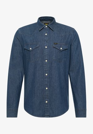 Dunkelblaue Jeanshemd mit spitzem Kragen, Knopfschluss, zwei Brusttaschen mit Klappen und kontrastierenden weißen Knöpfen.