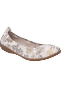 Zapato plano floral con parte superior de tela crema que presenta patrones en gris y dorado, puntera redondeada y suela de goma flexible en tono marrón.