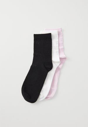Tre paia di calzini alla caviglia: neri, bianchi e rosa chiaro. Ognuno presenta un motivo logo sobrio, realizzato in un materiale liscio e elasticizzato.