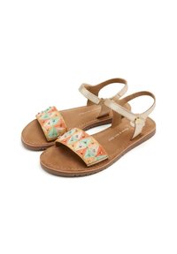 Sandali con cinturini in ecopelle color cuoio, caratterizzati da una fascia in tessuto a motivo triangolare colorato con piccoli borchiette decorative.