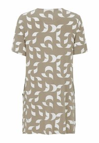 Kurze Ärmel, beigefarbenes Oberteil mit einem geometrischen weißen Muster. Weicher Stoff mit lässiger Passform und Seitentaschen.