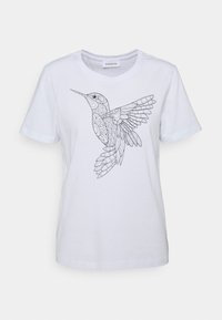 Bílý bavlněný tričko s černým liniovým výkresem kolibříka s komplikovanými vzory na křídlech a těle. Klasický design s kulatým výstřihem.