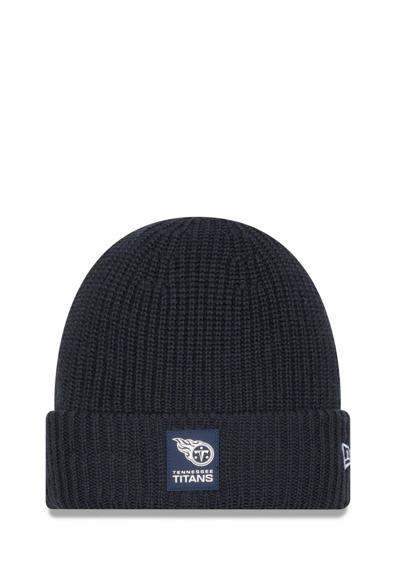 Marineblaue gestrickte Mütze mit umgeklapptem Saum. Verfügt über ein rechteckiges blaues Patch mit dem Logo der Tennessee Titans und Text. Weiche Textur.
