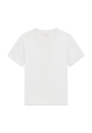 Wit t-shirt met korte mouwen en een ronde hals, met een verticale, reliëf "GUESS"-logo in het midden van de voorkant.