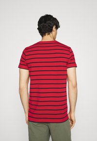 Tommy Hilfiger T-shirt básica - primary red/desert sky