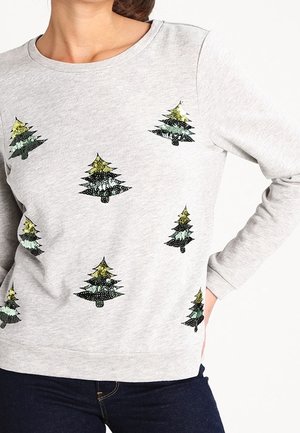 Sweatshirt gris avec plusieurs arbres décoratifs verts et jaunes présentant des motifs détaillés, col rond et manches longues.