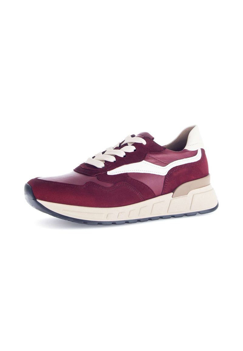 Bordeaux sportieve schoen met een combinatie van suède en leer, met crèmekleurige veters, witte accenten en een gestructureerde, chunky zool.