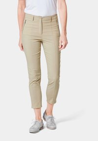 Beige capri-broekjes met een soepel textuur, voorzien van voorzakken met rits, een getailleerde pasvorm en een knoopsluiting bij de taille.