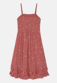 Gekräuseltes Sommerkleid in Korallenfarbe mit tailliertem, gerafftem Oberteil und Blumenmuster. Verstellbare Spaghettiträger und ausgestellter Rock.