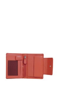 Oranžová kožená peněženka s kapsou na zip, přihrádkami na karty a průhledným okénkem na identifikaci. Hladký povrch; skládací design se zapínáním na cvoček.