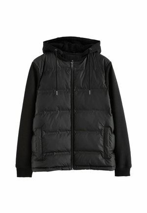 Doudoune noire avec fermeture éclair à l'avant, capuche avec cordon de serrage et longues manches noires. Présente des poches latérales et une texture matelassée sur le torse.