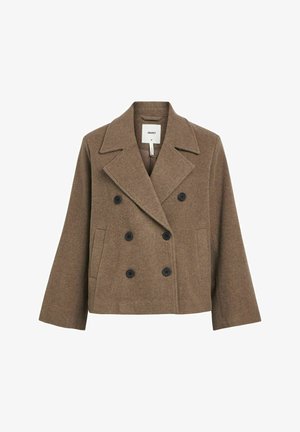 Bordžna volnena mešanica dvojno zapnjen plašč z zareznim ovratnikom, dvema črnima gumboma, stranskima žepoma in prilagojenim krojem. Gladka tekstura.